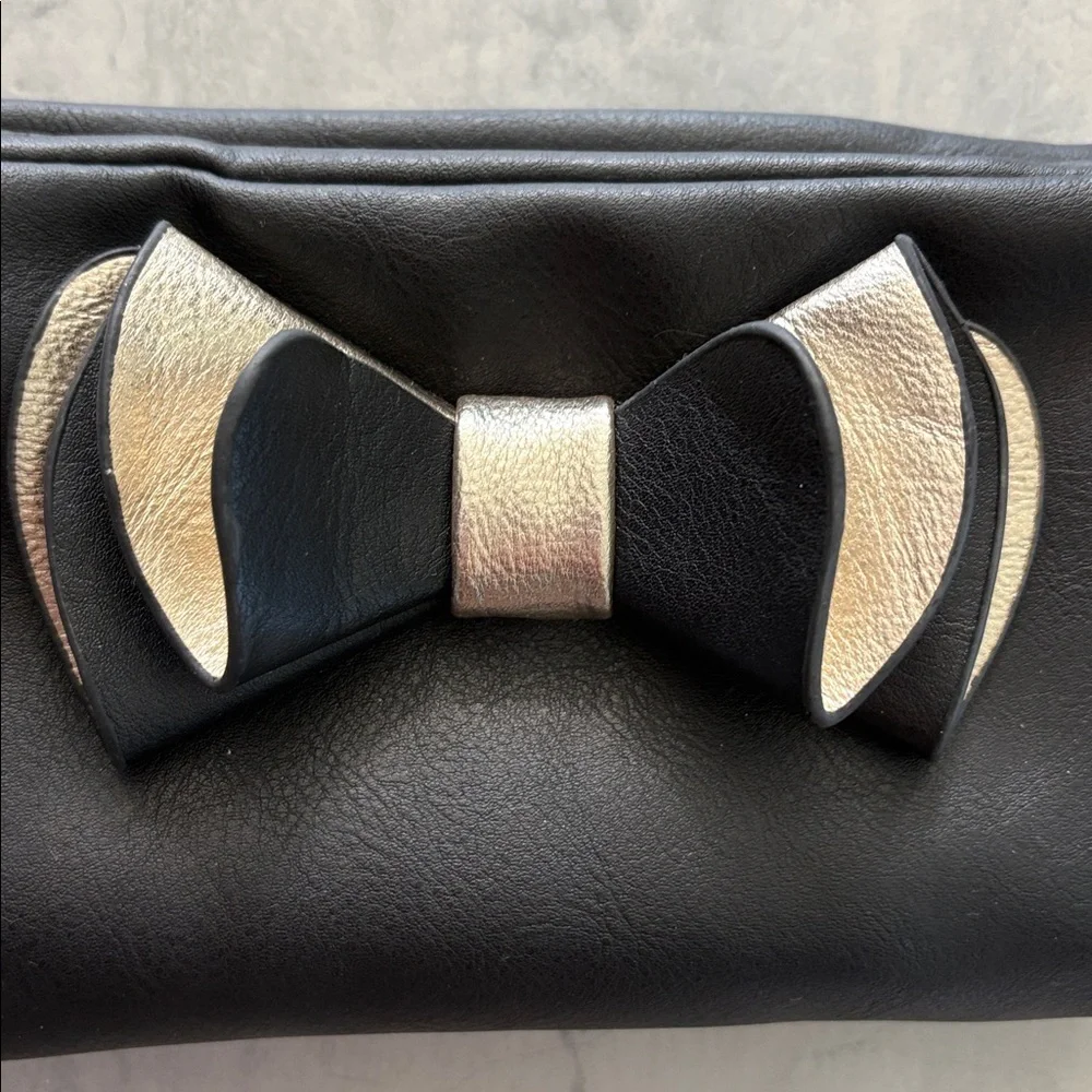 Boutique Vegan Leather bow detail bag  clutch  Crossbody bag/gold tone chain EUC